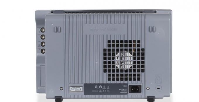 Cx1101A Single Channel, ± 40 V, 100 MHz, 40 Na – 1 a