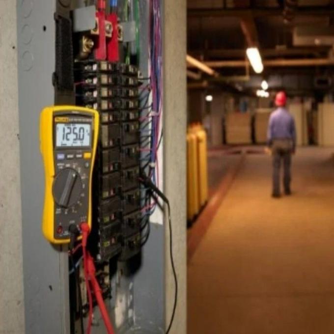 Fluke 117 Electrician′s Multimeter with Non-Contact Voltage